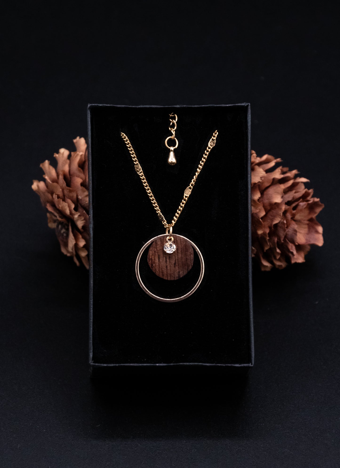 Collier en bois et chaîne