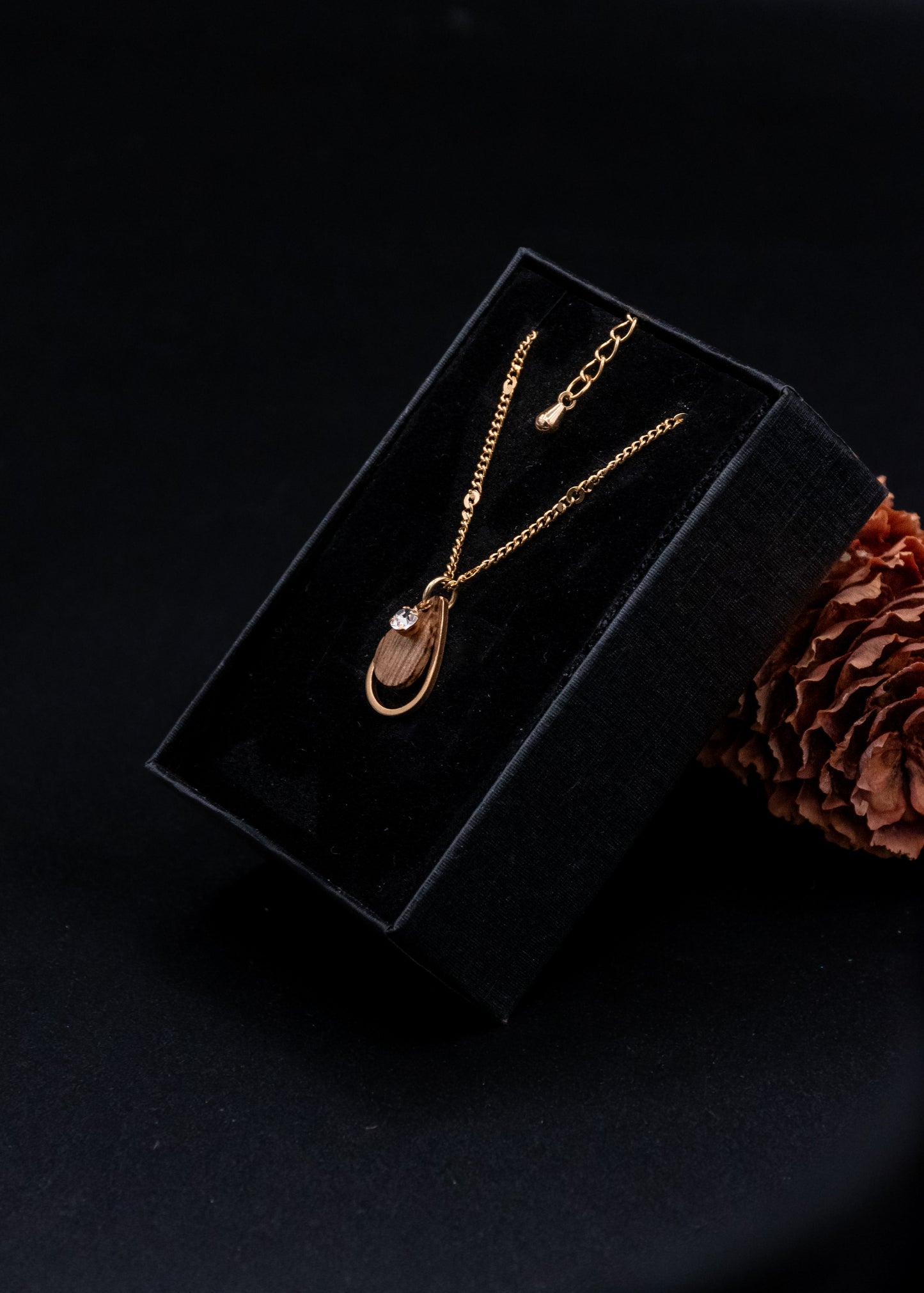 Collier en bois et chaîne