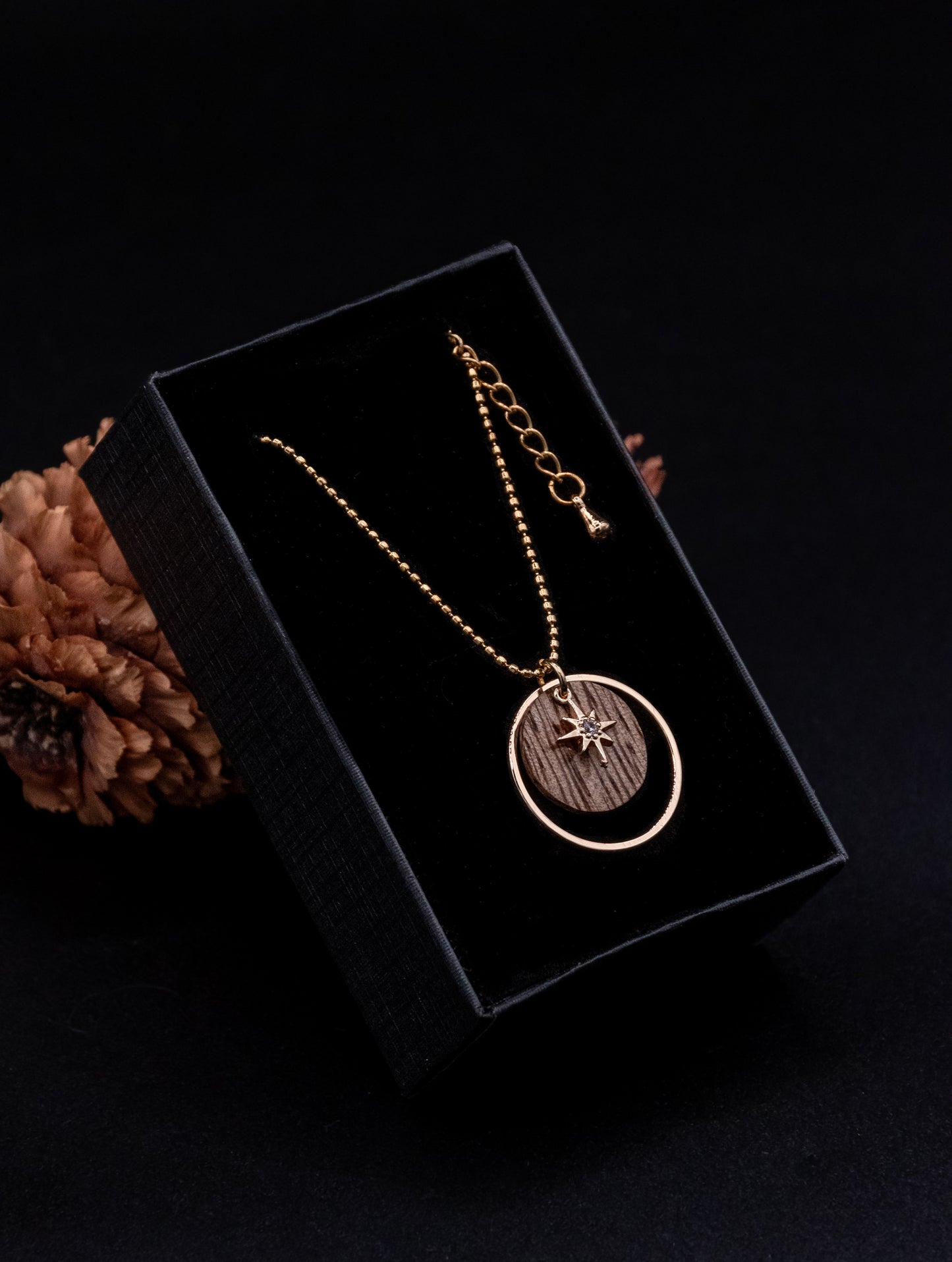 Collier en bois et chaîne