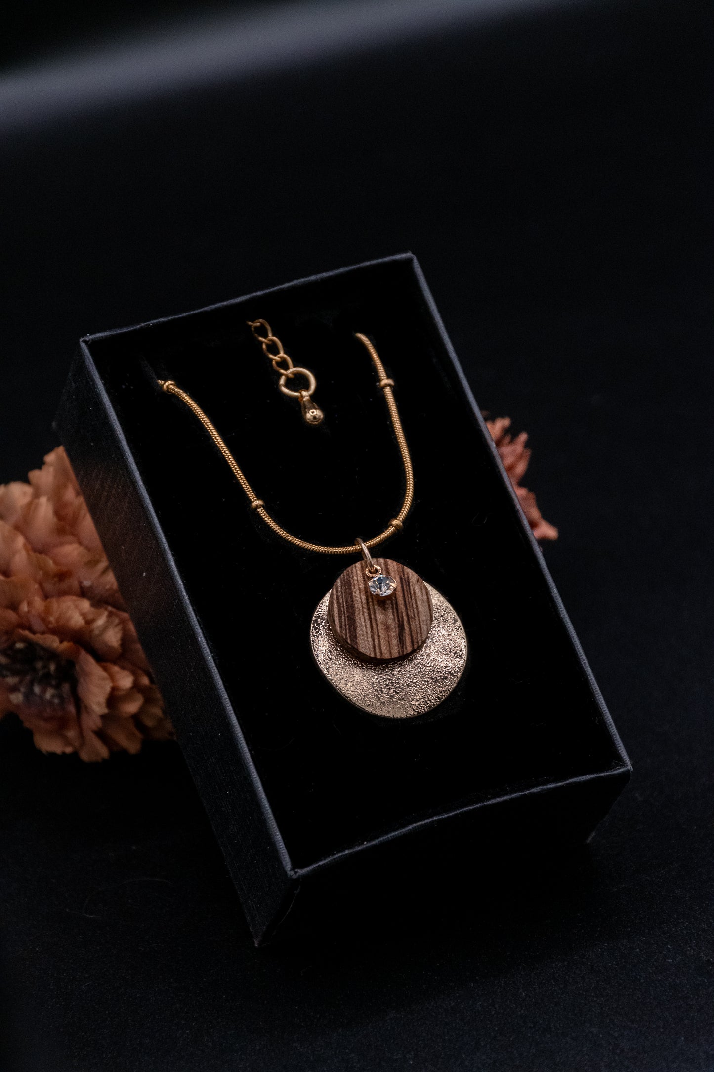 Collier en bois et chaîne