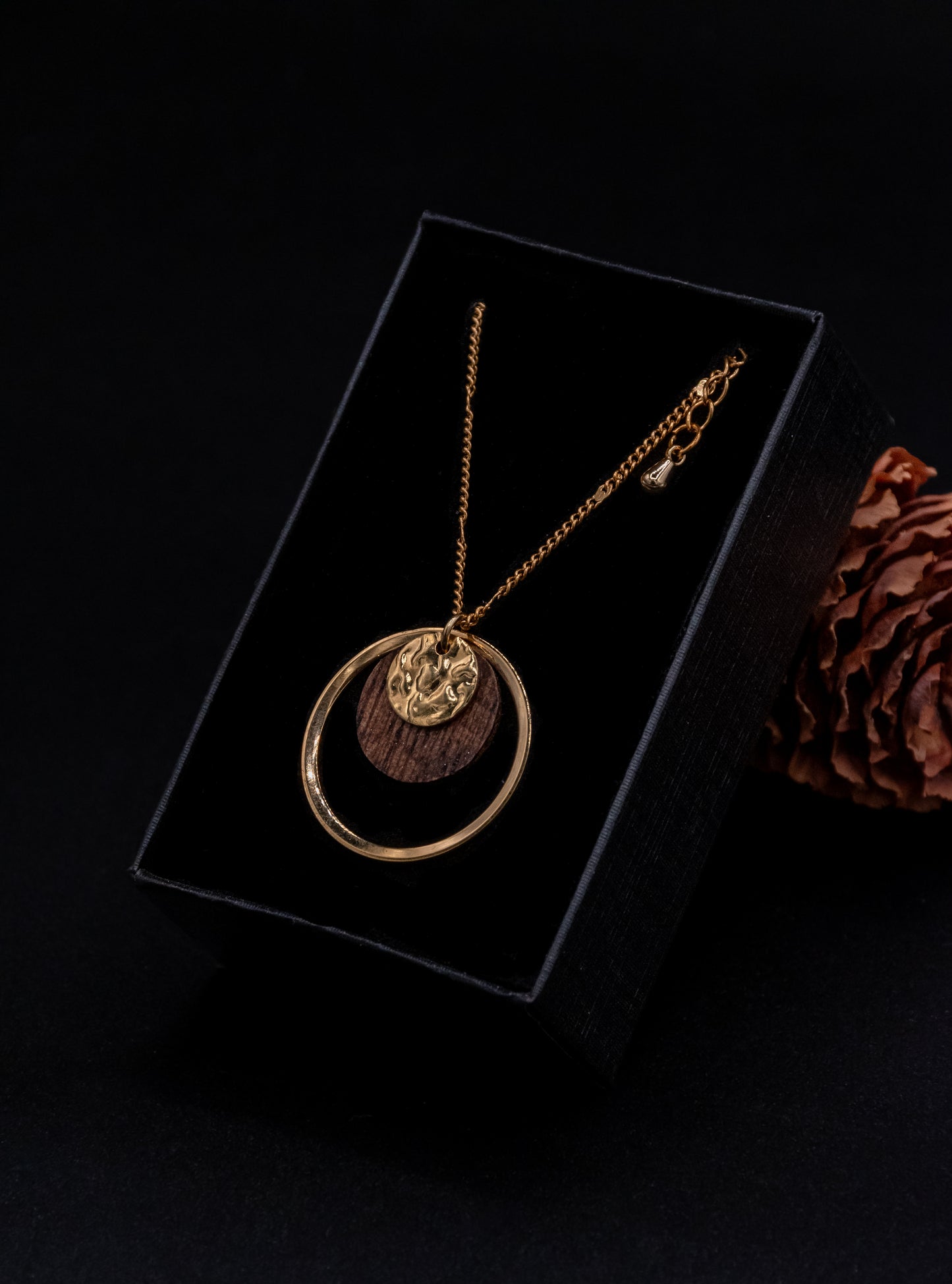 Collier en bois et chaîne