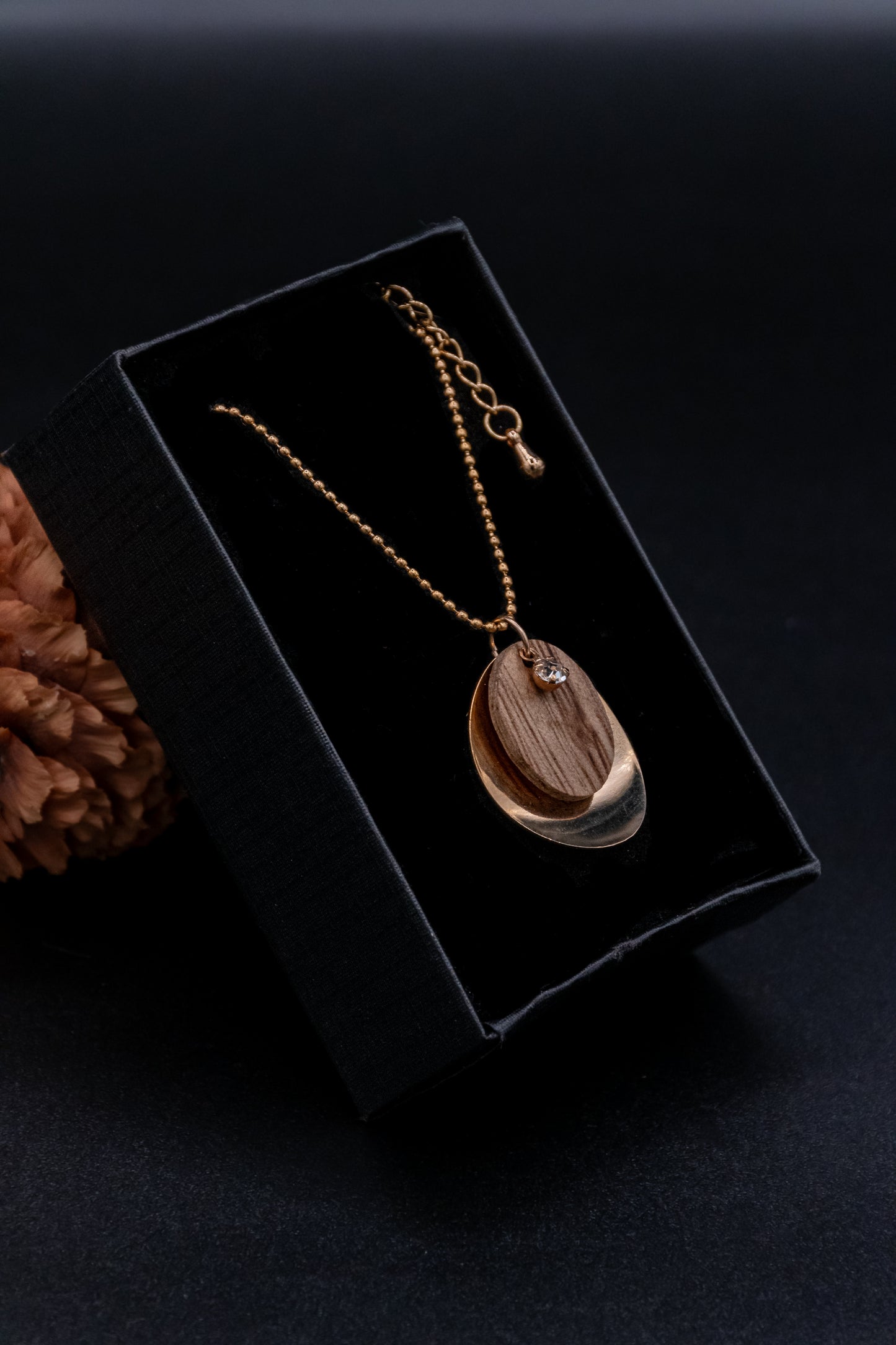 Collier en bois et chaîne