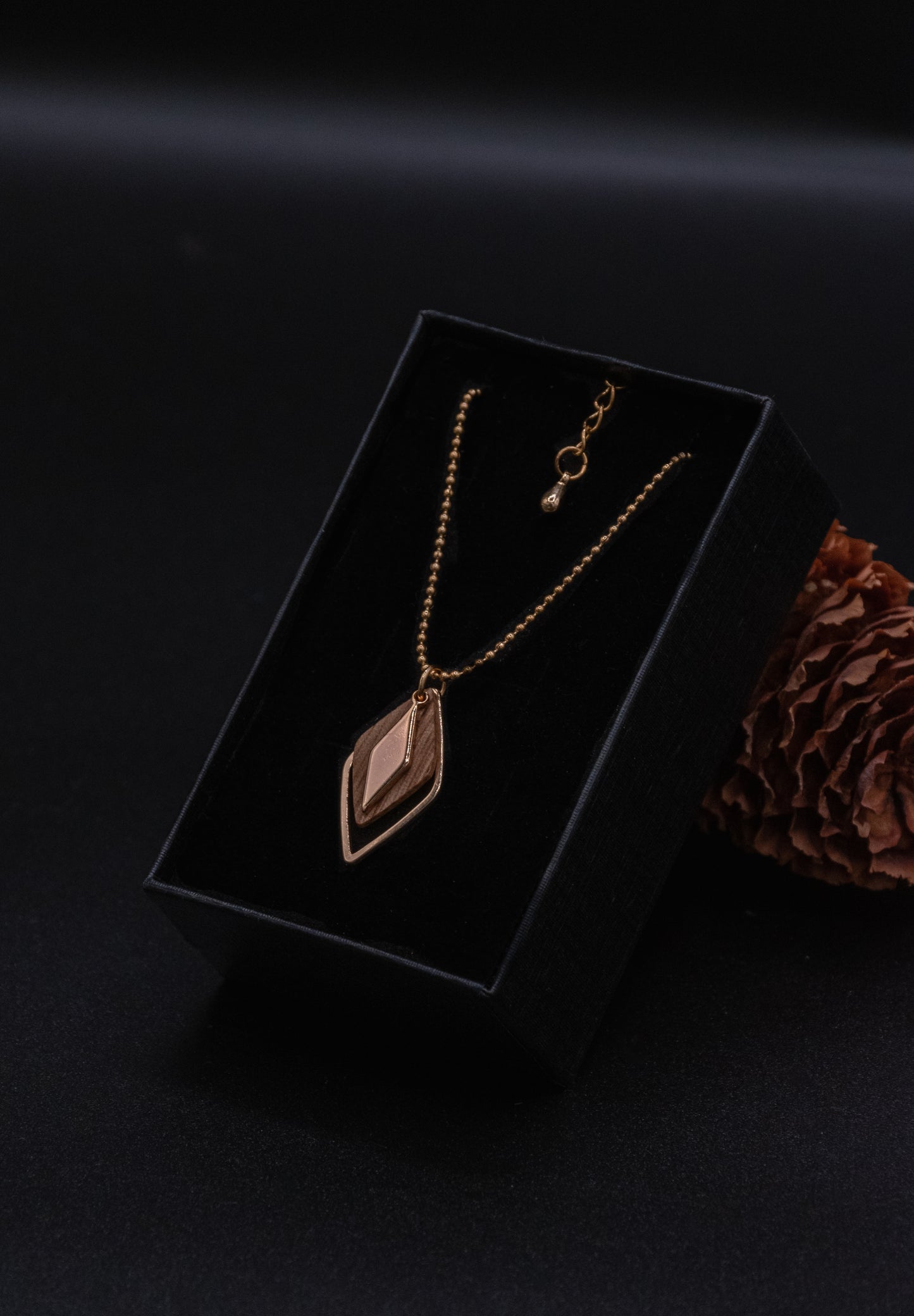 Collier en bois et chaîne