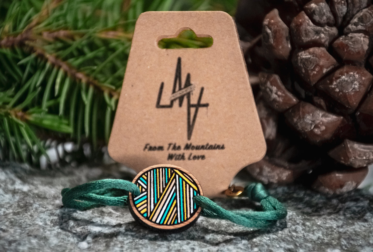 Bracelet en bois et cordon