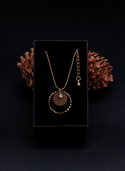 Collier en bois et chaîne