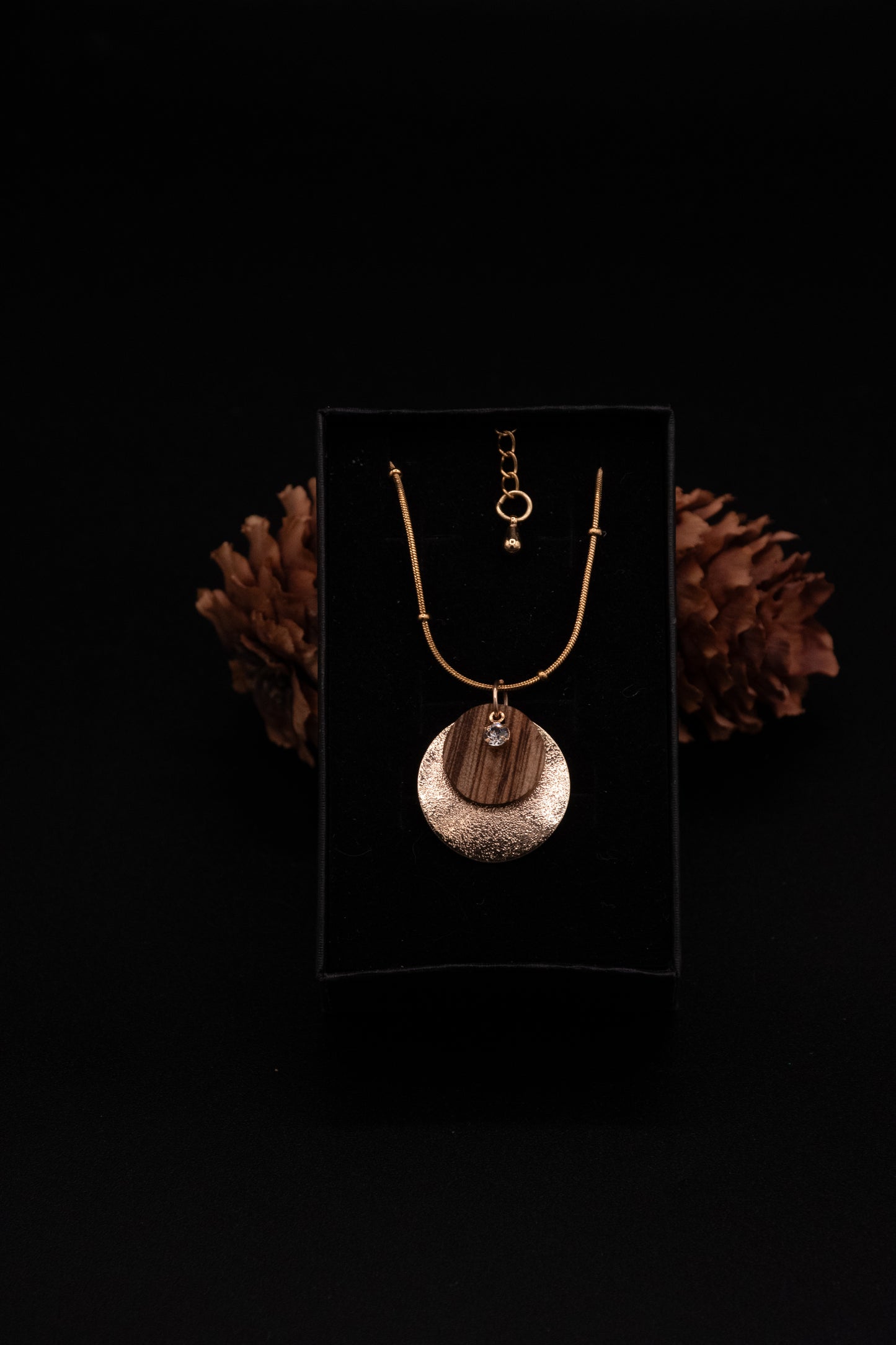 Collier en bois et chaîne