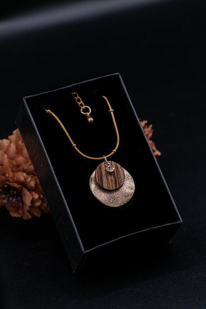 Collier en bois et chaîne