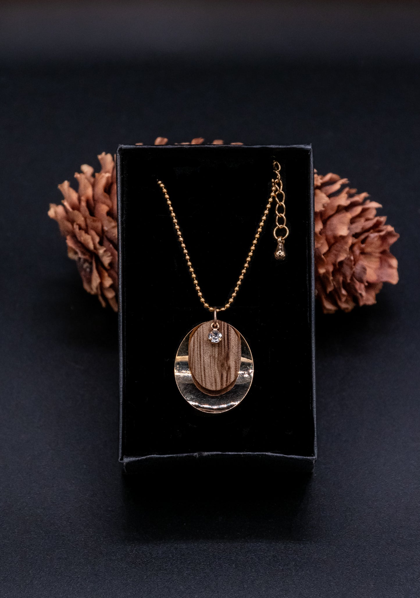 Collier en bois et chaîne