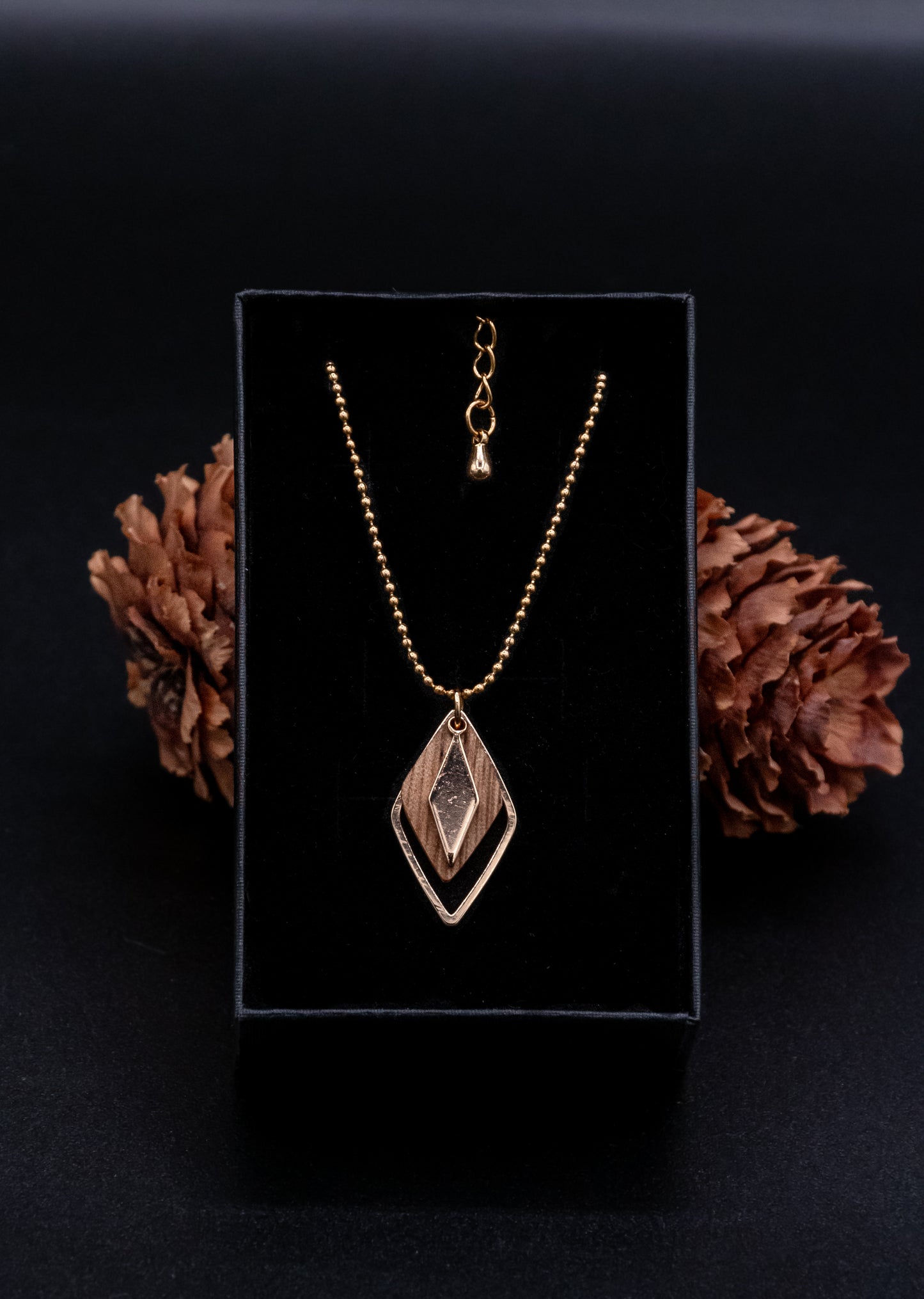 Collier en bois et chaîne