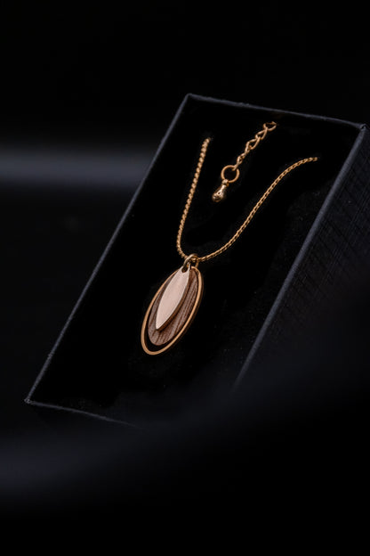 Collier en bois et chaîne