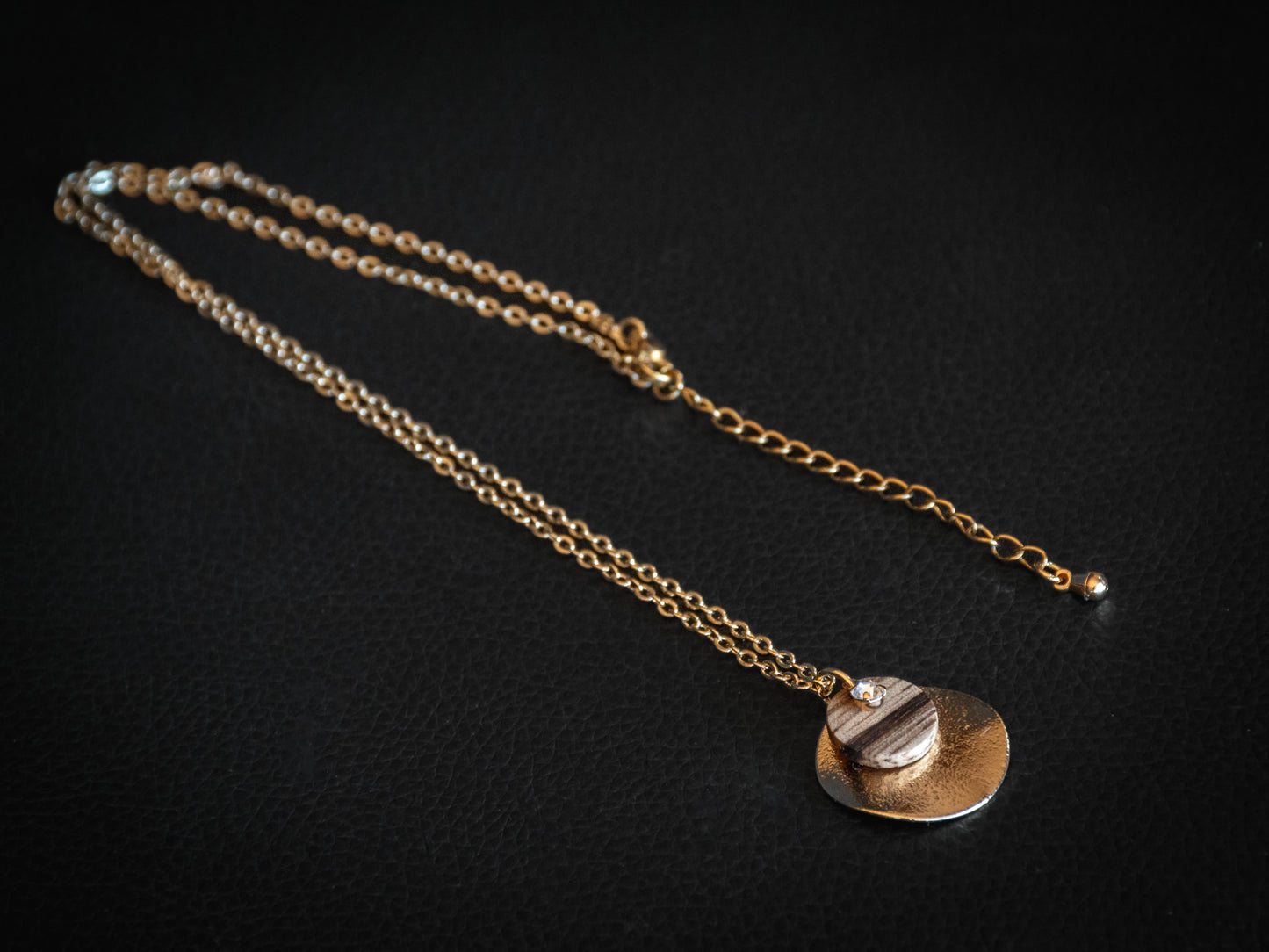 Collier en bois et chaîne