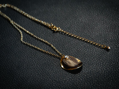 Collier en bois et chaîne