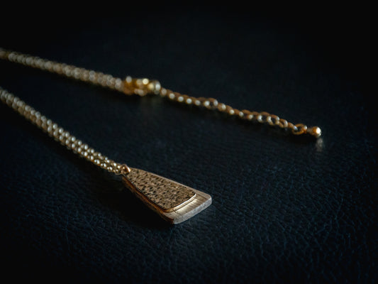 Collier en bois et chaîne