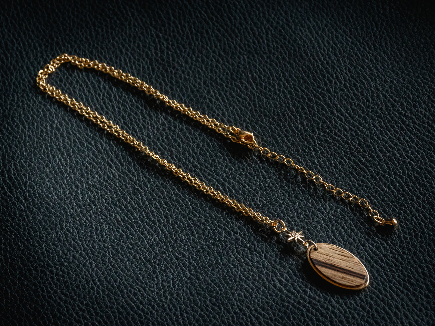 Collier en bois et chaîne