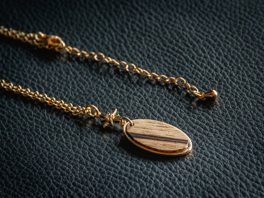 Collier en bois et chaîne