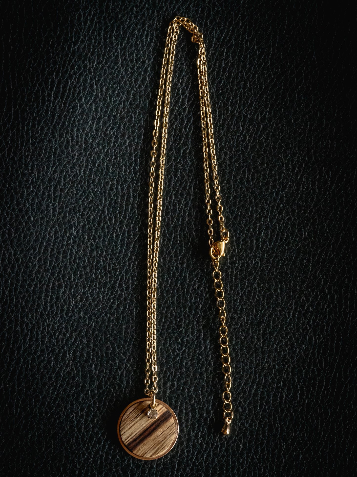 Collier en bois et chaîne