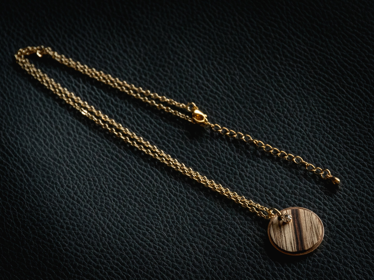 Collier en bois et chaîne